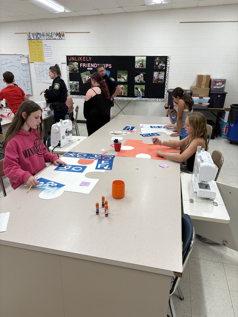 Red Ribbon Week Posters with NJHS and SOS students at WMS