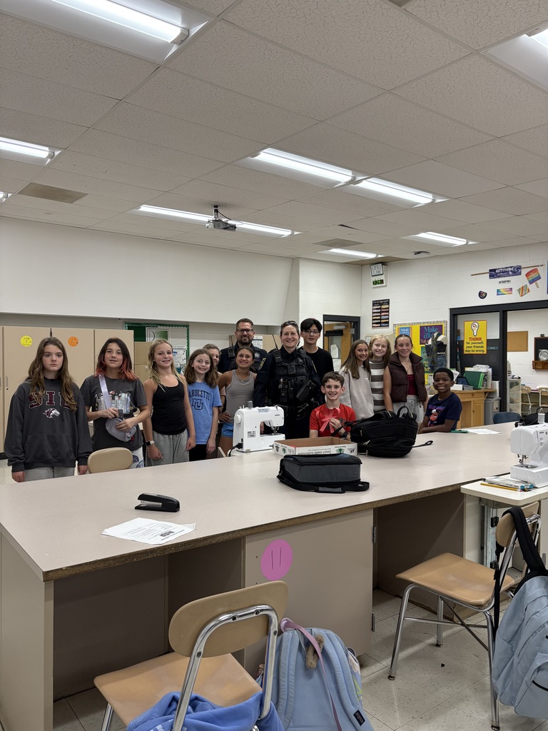 Red Ribbon Week Posters with NJHS and SOS students at WMS