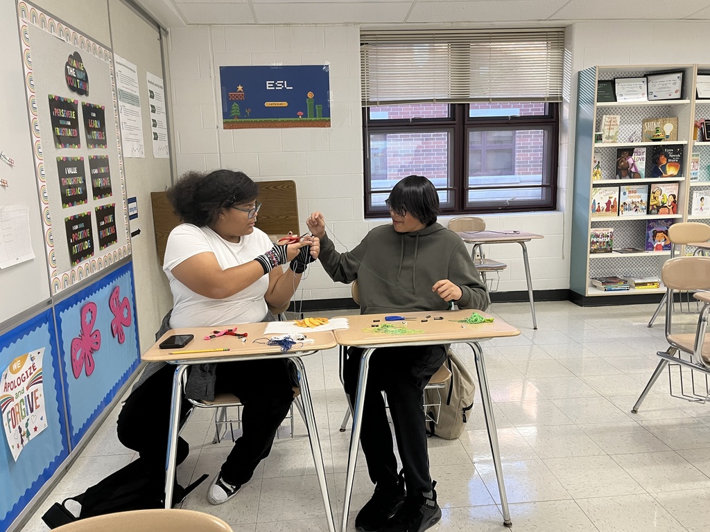 Voice and Vibe Club at WMS making friendship bracelets 