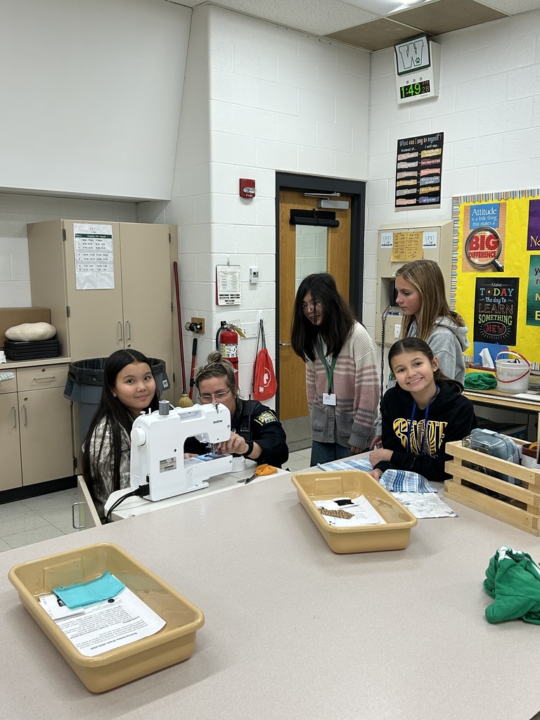 Det. Tazzioli working with students 