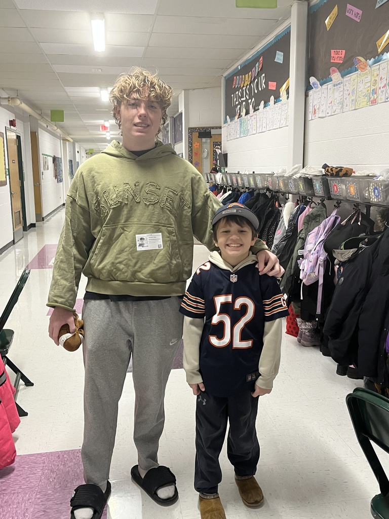 Warren High School Mentors working with Elementary students