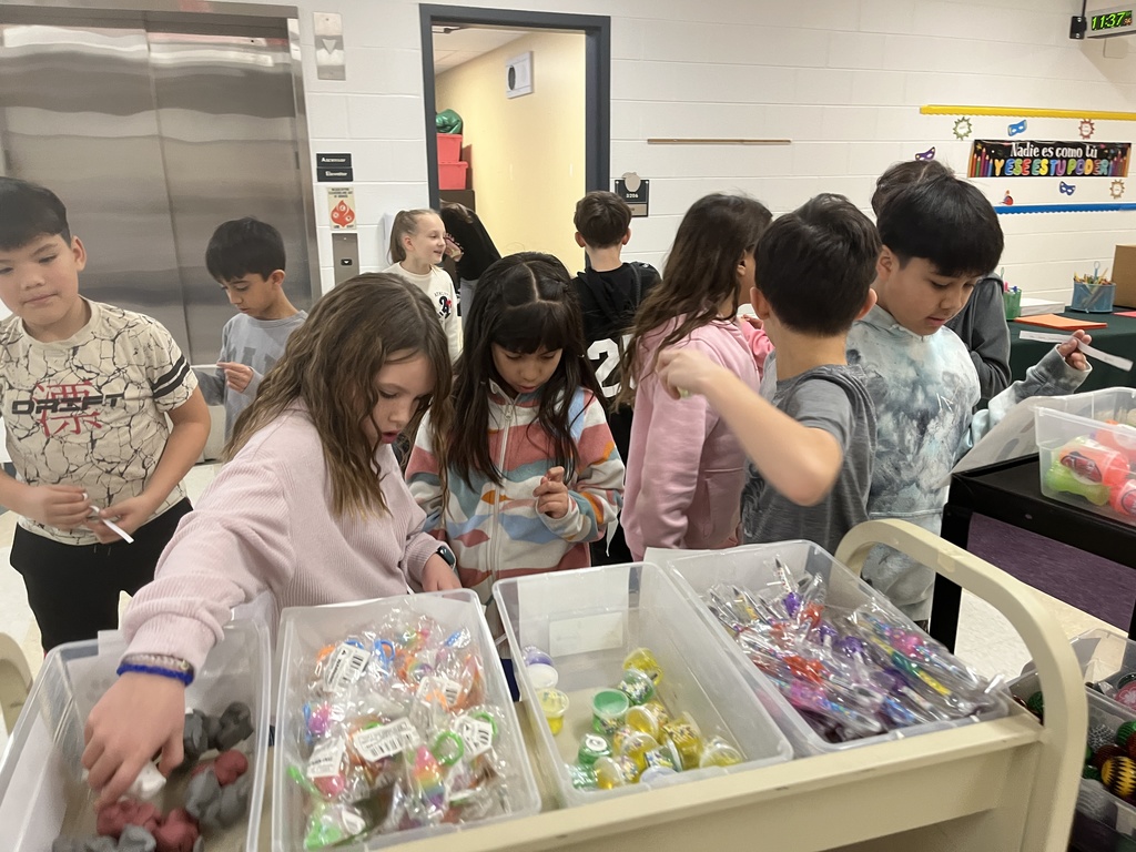 4th and 5th grade PBIS Student Leaders pack donations to Lurie Children's Hospital