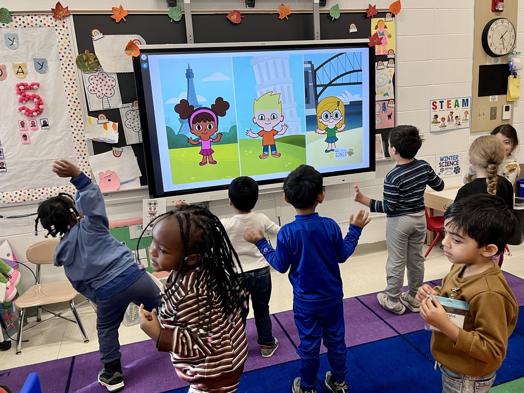 Primary students take a movement break and dance 