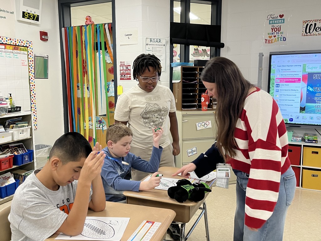 Teamwork in Ms. Rakosnik's class at Woodland Intermediate