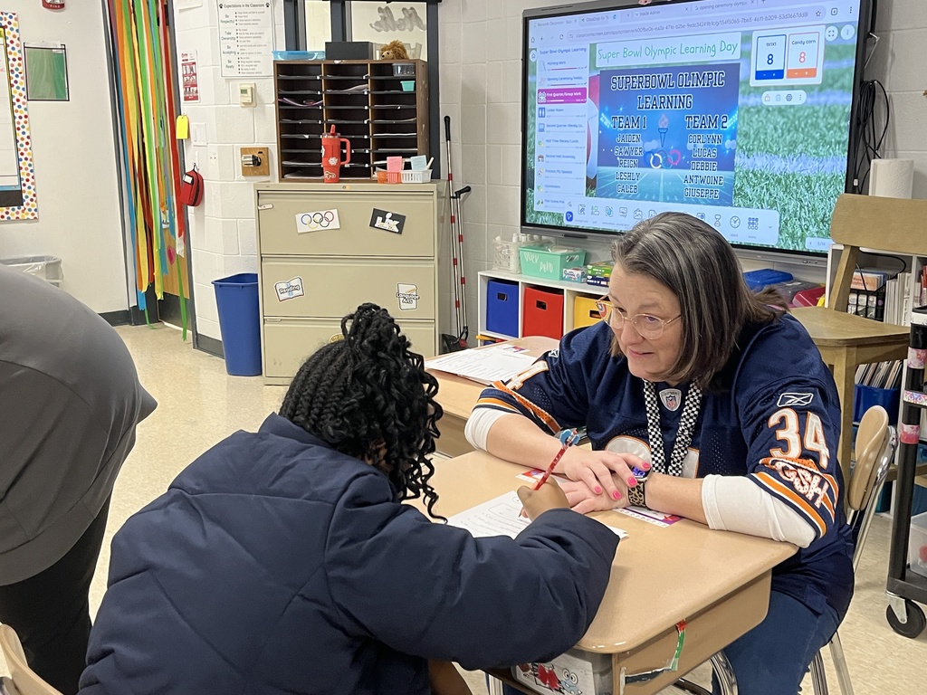 Teamwork in Ms. Rakosnik's class at Woodland Intermediate