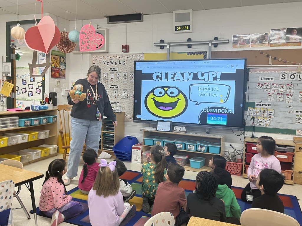 Educators from Birminham City Schools in Alabama tour Woodland's Dual Language Program 