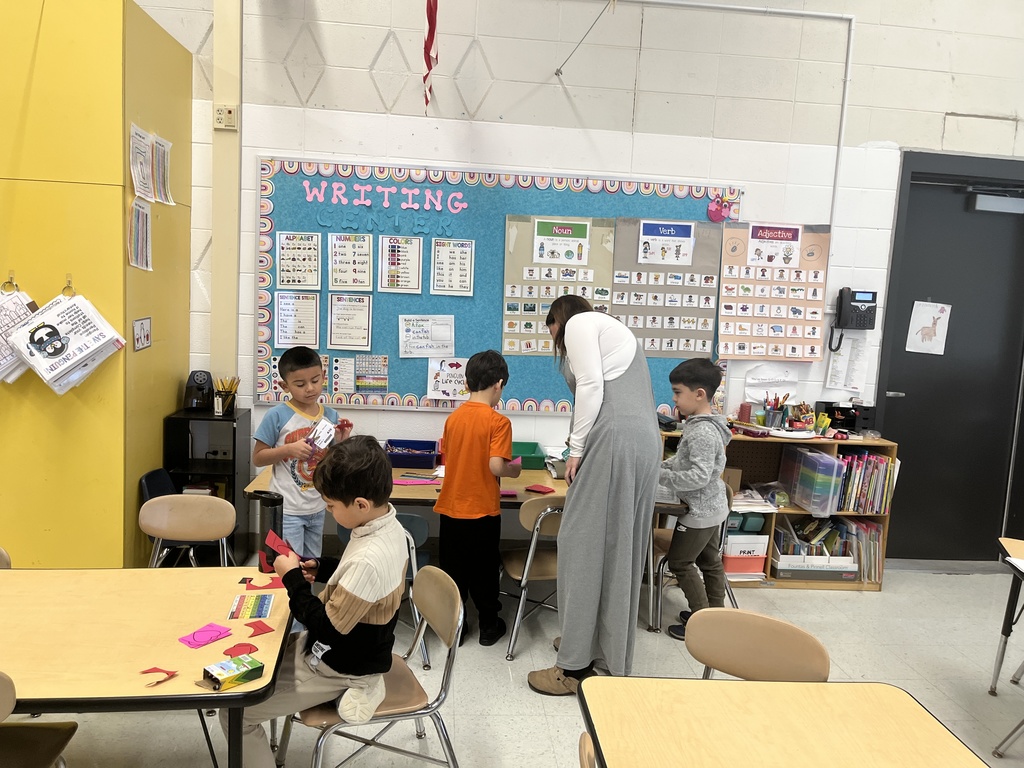 Educators from Birminham City Schools in Alabama tour Woodland's Dual Language Program 