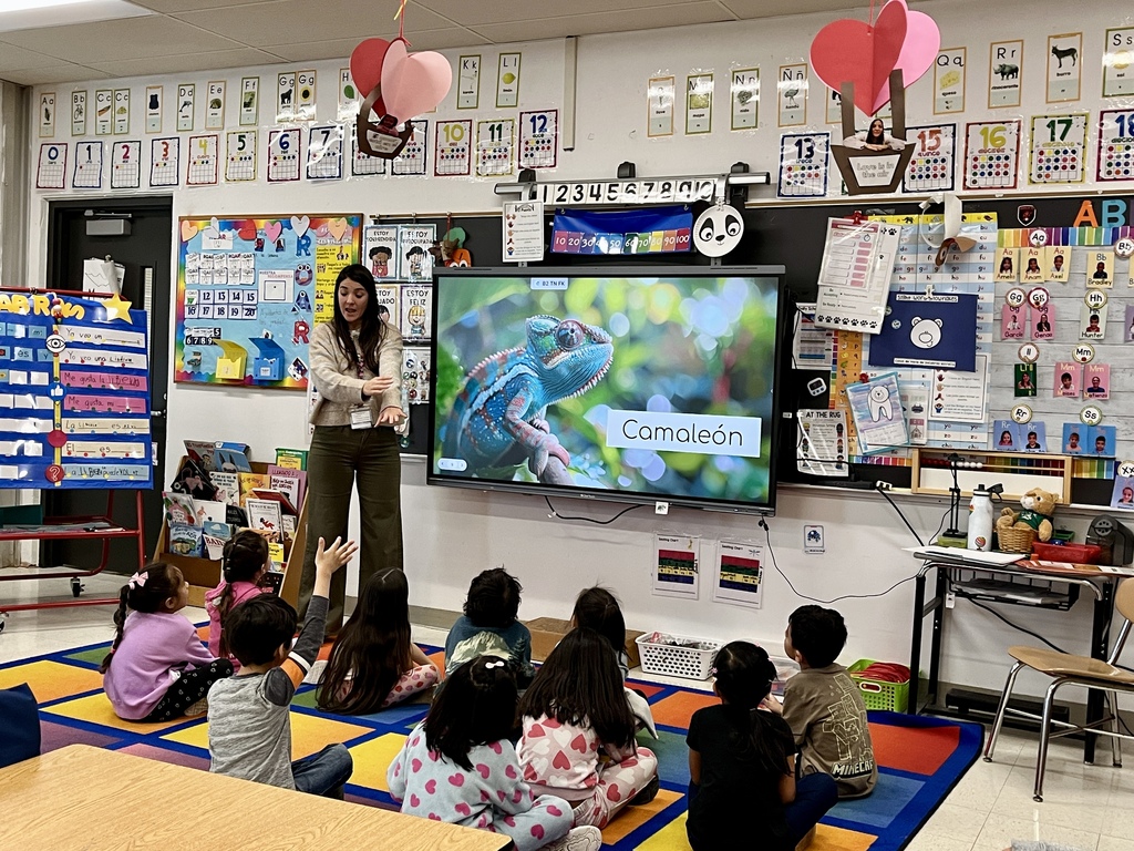 Educators from Birminham City Schools in Alabama tour Woodland's Dual Language Program 