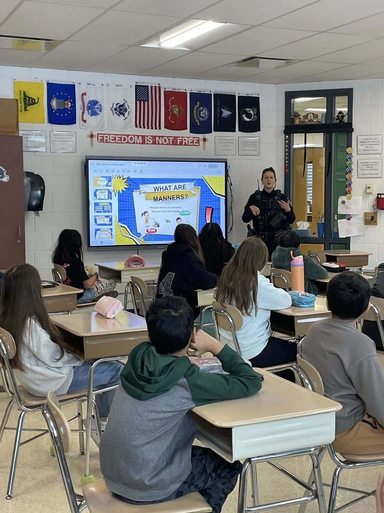 Det. Hansen teaching health class 