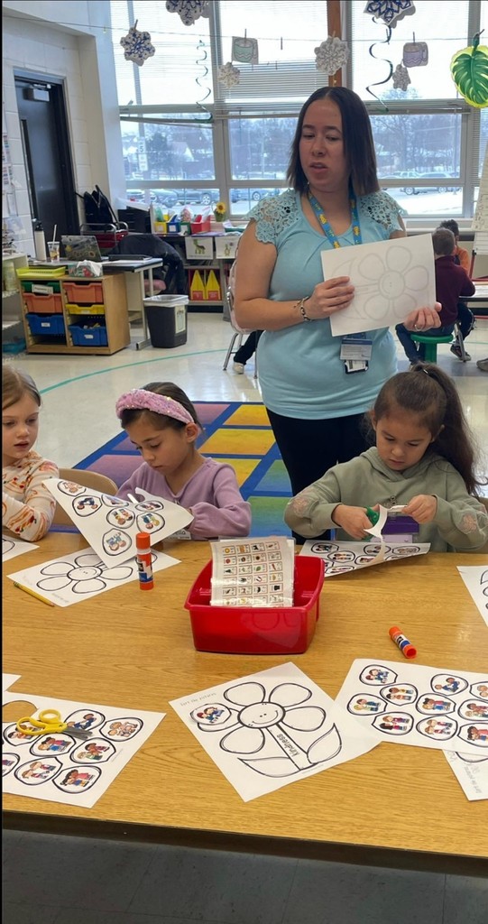 Students create Kindness Flowers 