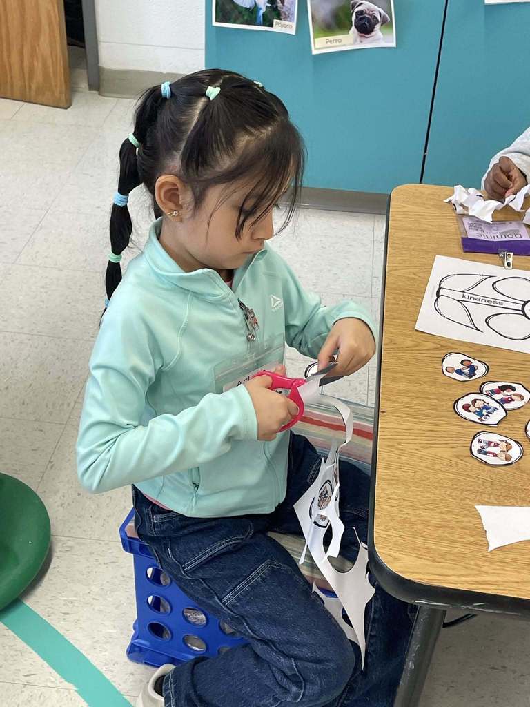 Students create Kindness Flowers 