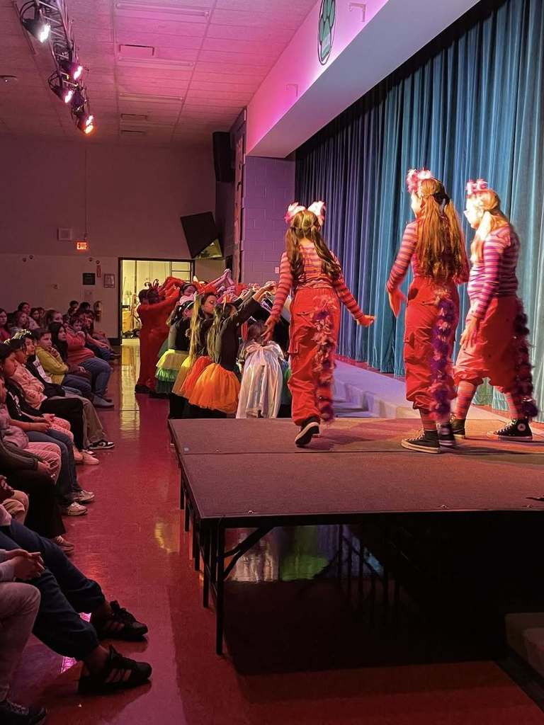 Scenes from Alice in Wonderland, Jr.