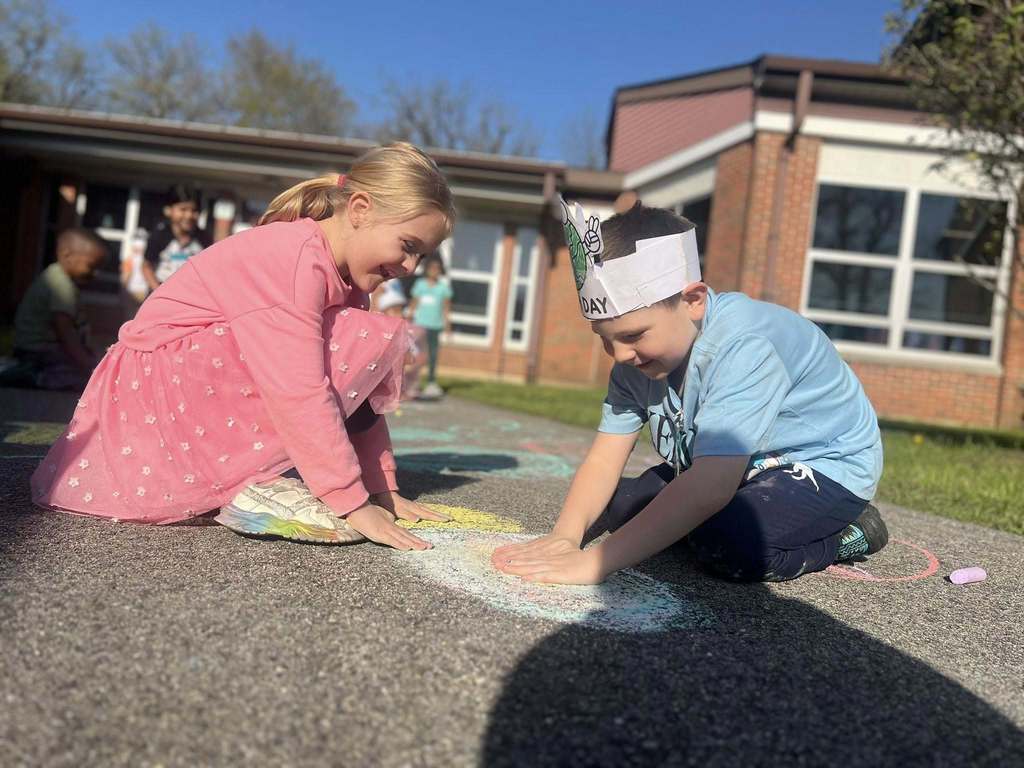 students drawing with chalk 
