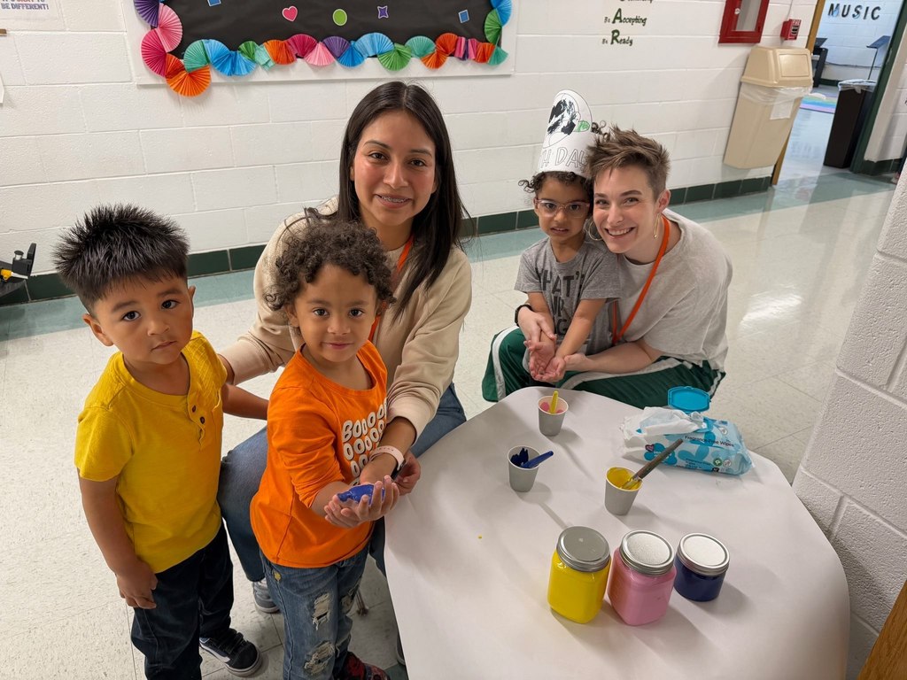 parent volunteers with students