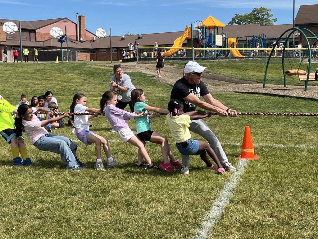 Tug of War Field Day at Woodland Elementary, May 2026