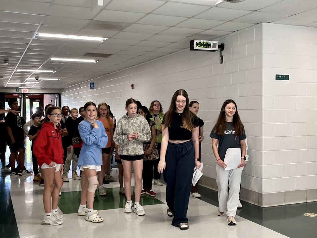 5th grade students tour the Middle School as they prepare to move up to 6th grade!