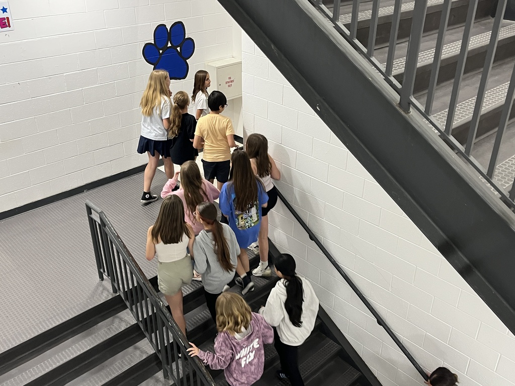 5th grade students tour the Middle School as they prepare to move up to 6th grade!