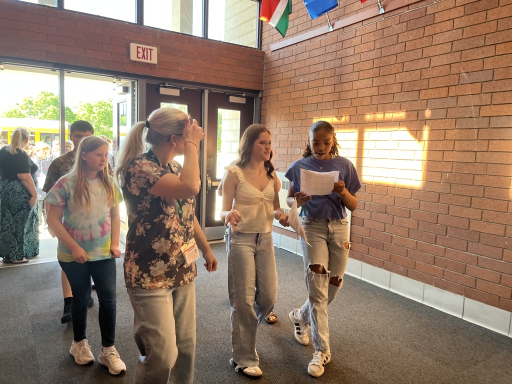 5th grade students tour the Middle School as they prepare to move up to 6th grade!