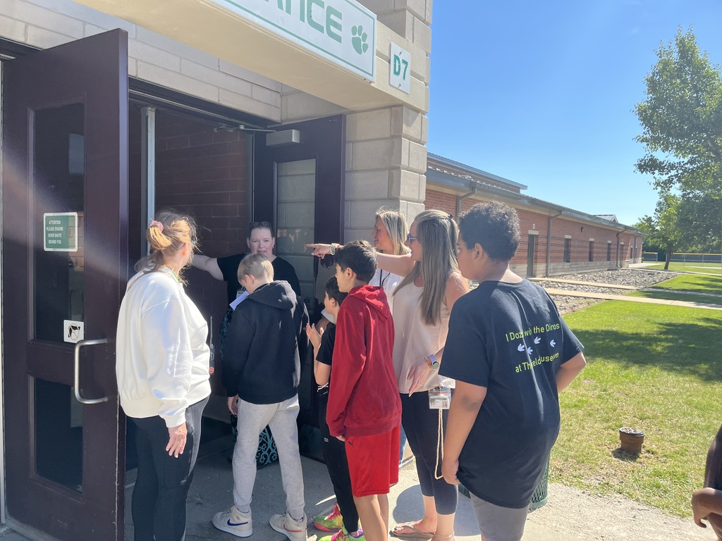 5th grade students tour the Middle School as they prepare to move up to 6th grade!