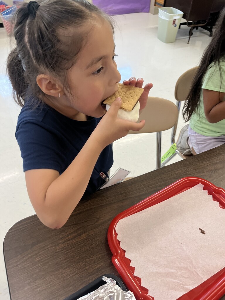 Summer is such a treat in Ms. SanchezPanchi's class! S'mores at Wildcat Summer Adventures 🤩