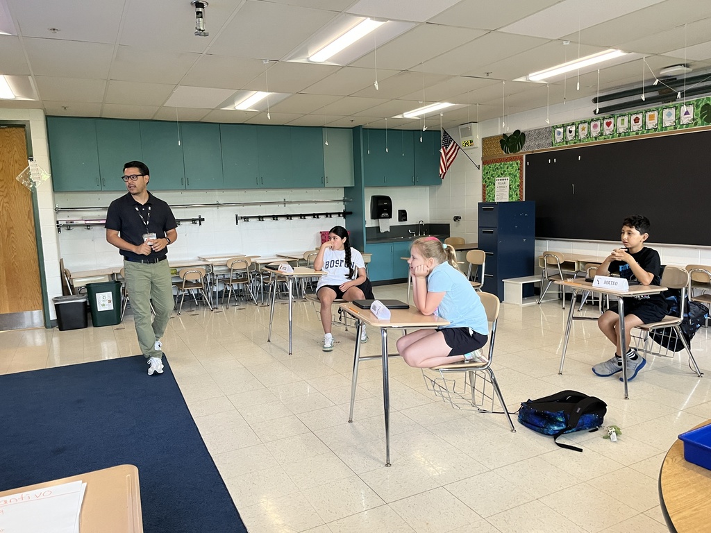 Students play a Science game in Spanish Mr. Ocampo's class