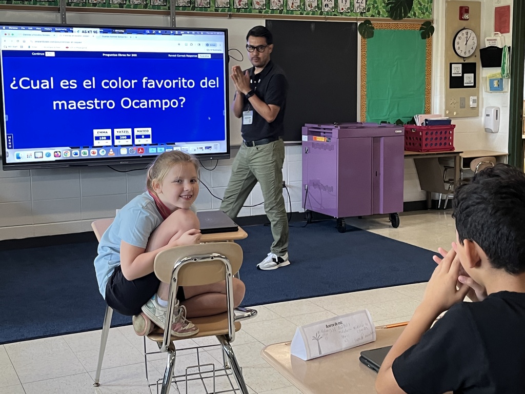 Students play a Science game in Spanish Mr. Ocampo's class