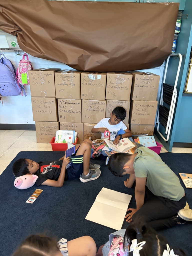 Students read quietly in the classroom