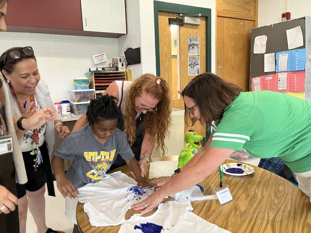 Painting t-shirts in Summer School