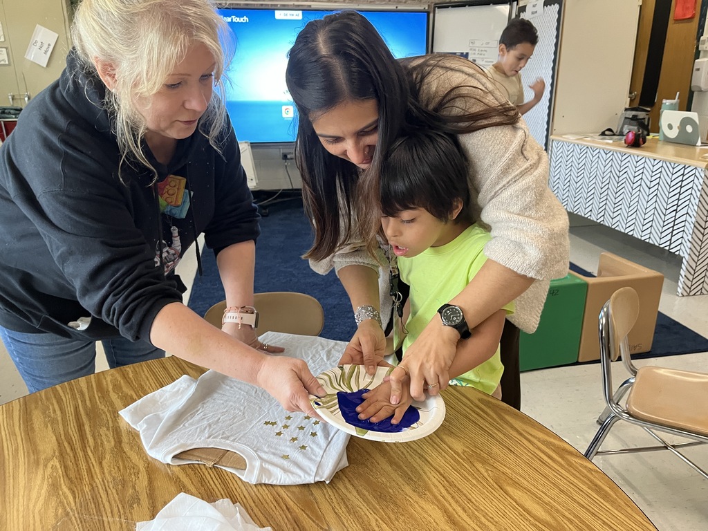 Painting t-shirts in Summer School