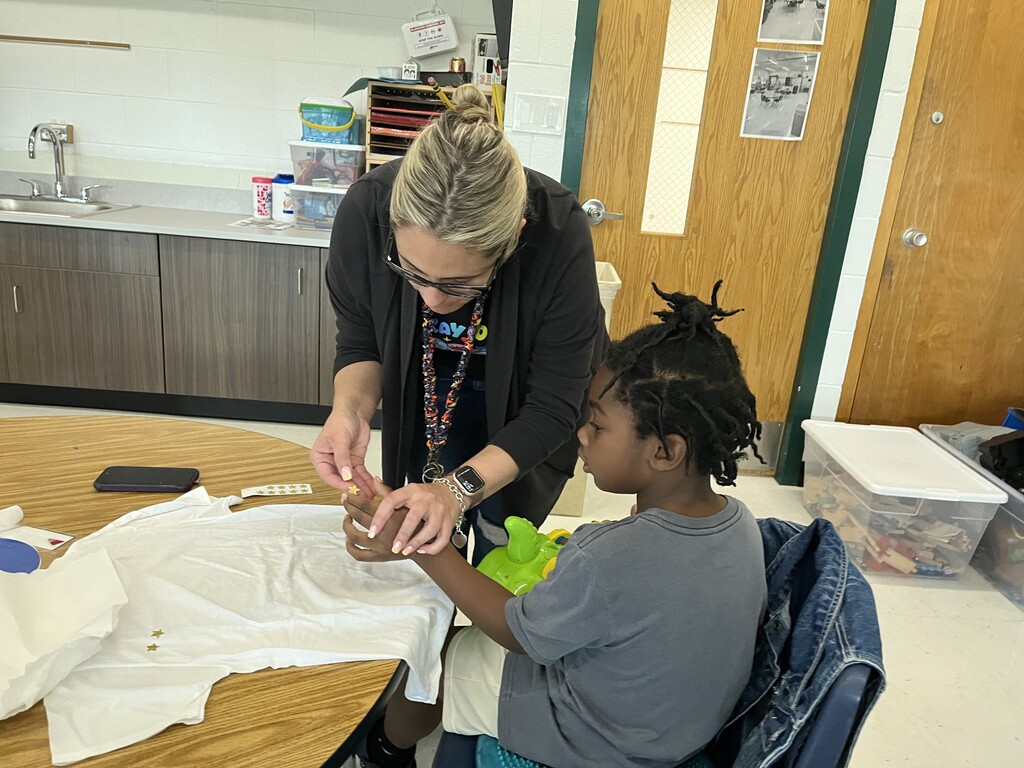 Painting t-shirts in Summer School