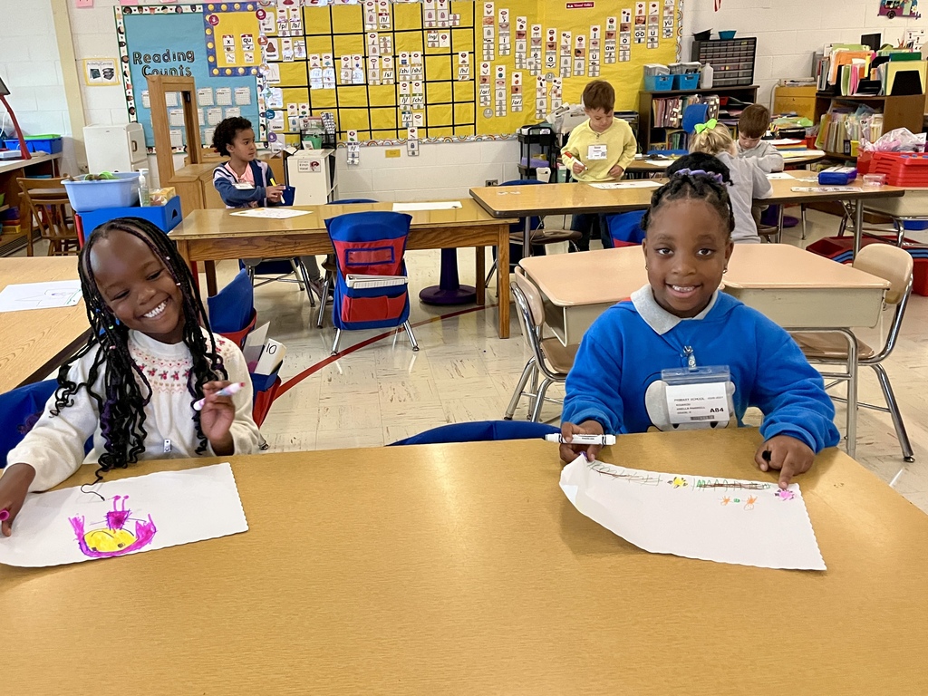 Primary students make thank you cards for the District Day of Service