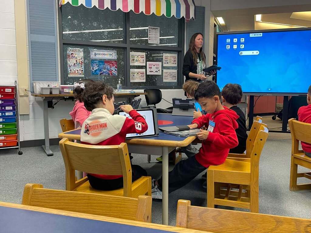 Coding lesson at Primary 