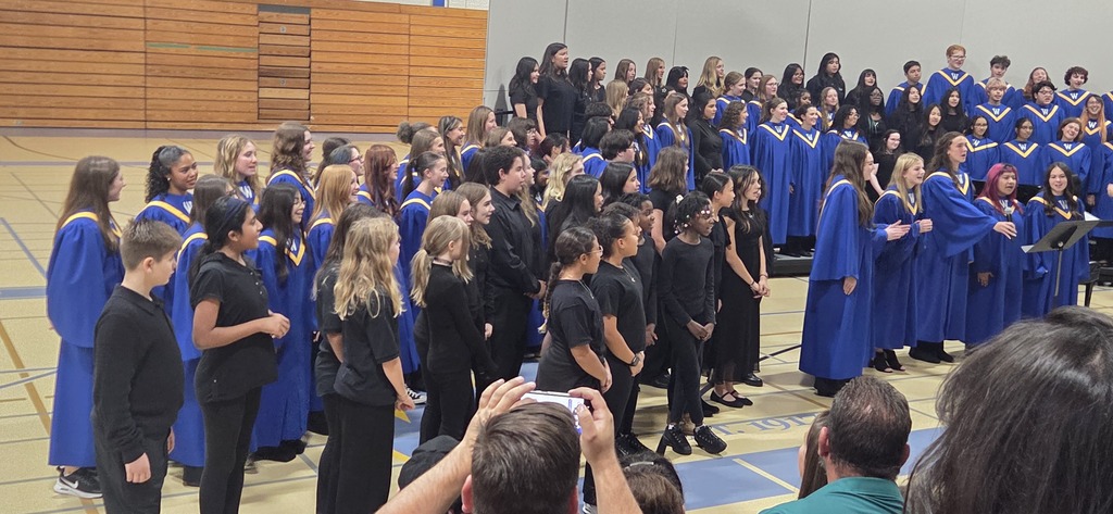 WMS Choir performs with Warren High School Choir on Oct. 20, 2026