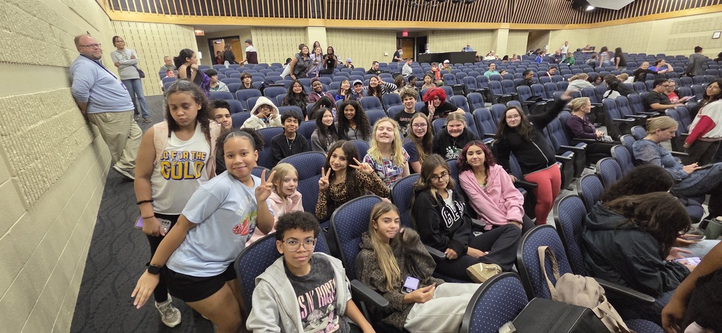 WMS Drama Club attends Warren Theater performance, Oct. 2026