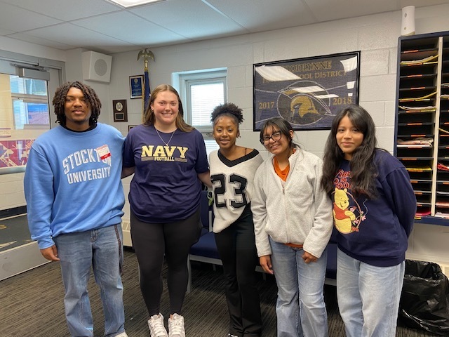 Students lined up in the office posing for picture