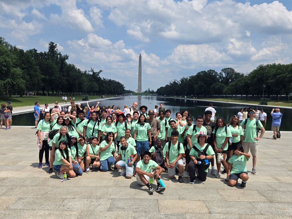 Class picture in front of washington monument