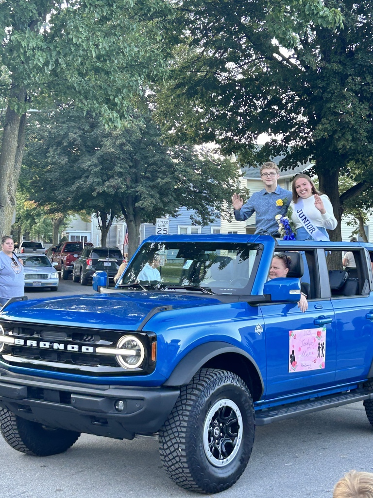 Junior attendants riding in the parade