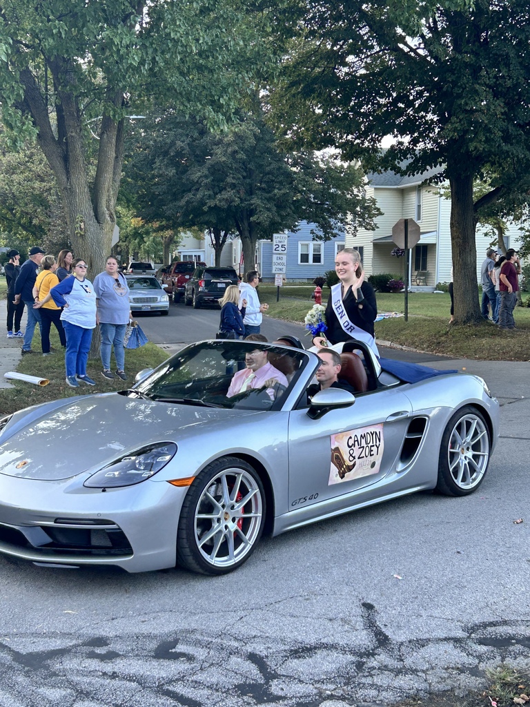 Senior Attendants in the parade