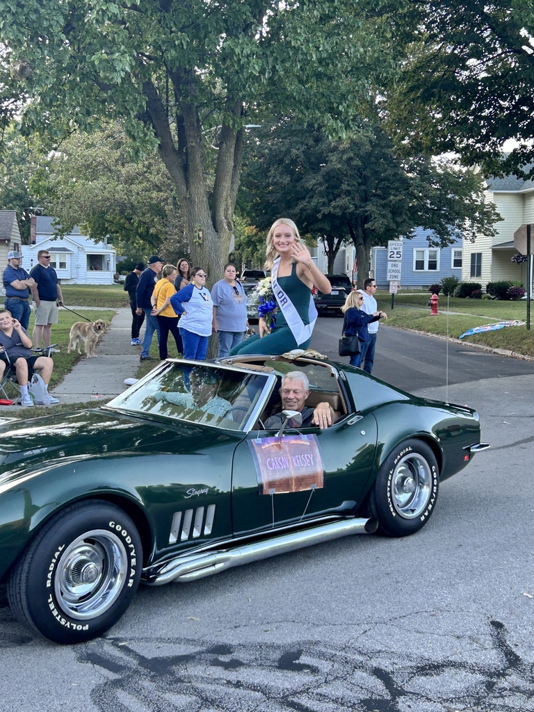 Senior Attendants in the parade