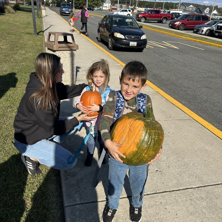 PES students with pumpkins 2