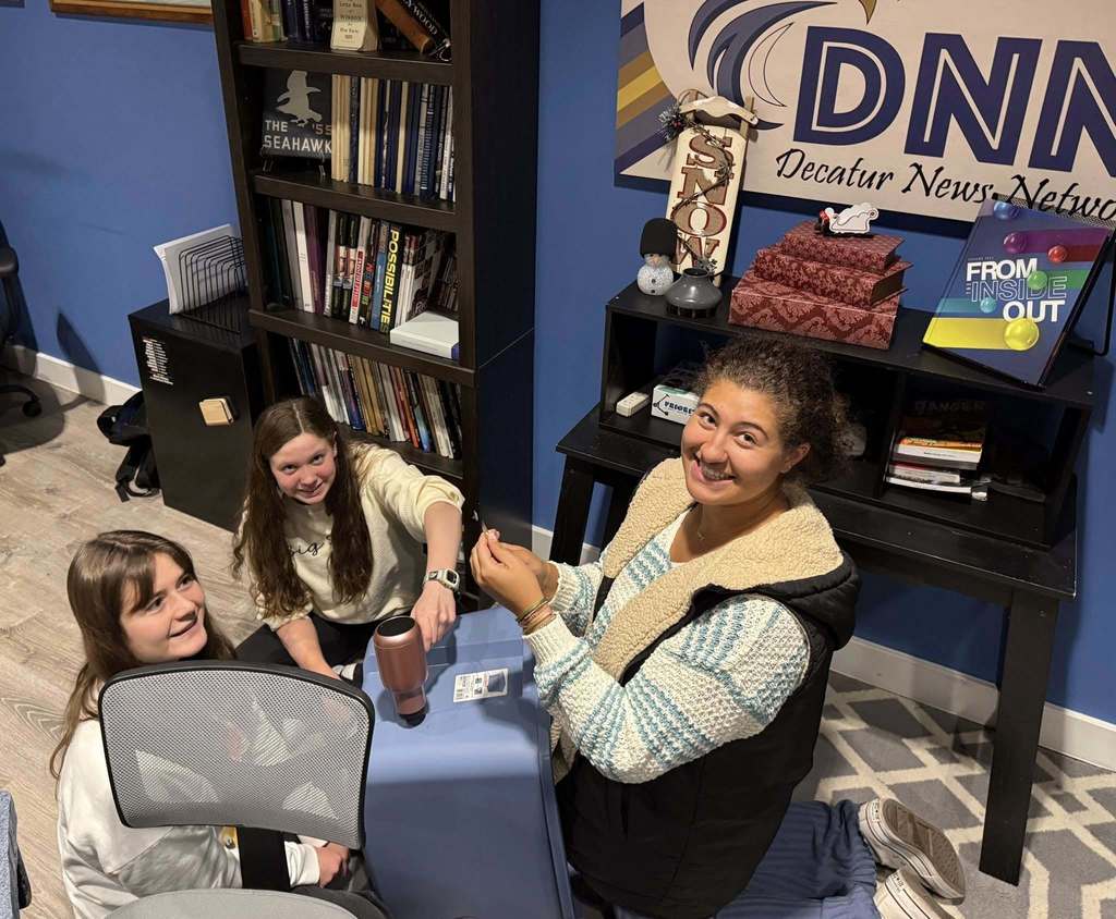 KAAAT & Leo Club at SDHS make cat shelters