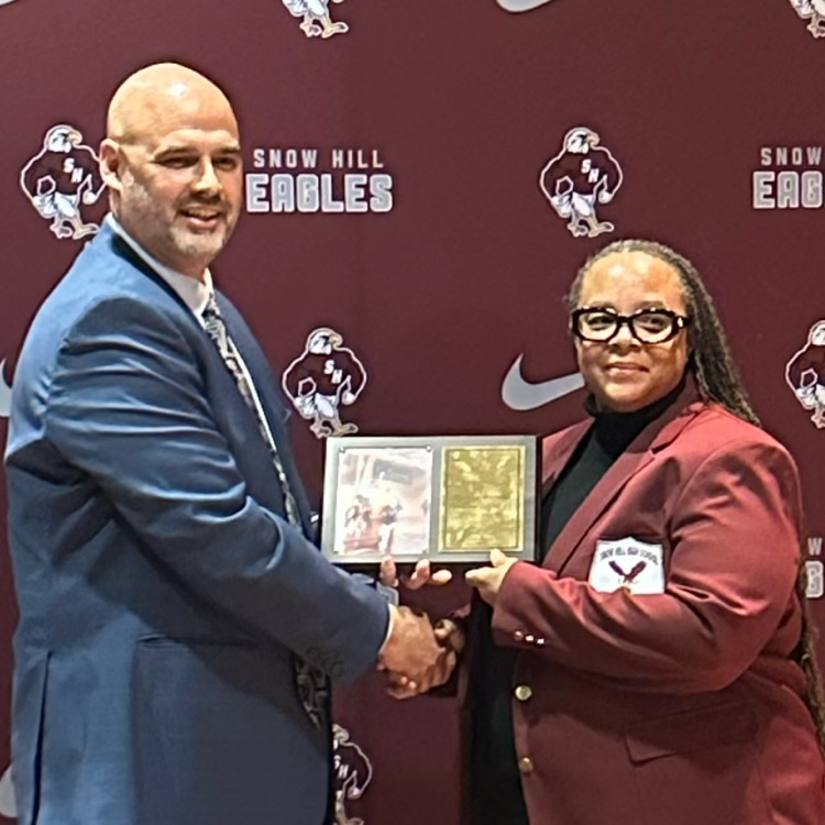 Todd Lampman awarding Denise Purnell HOF plaque 