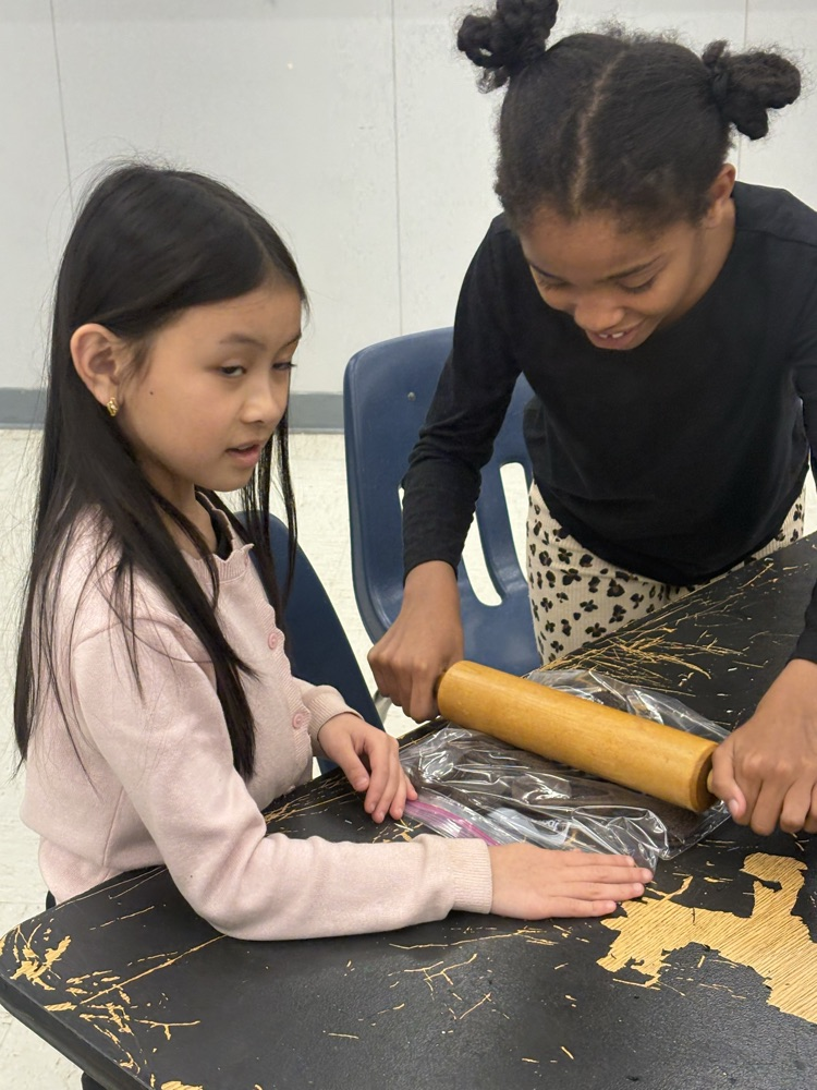 students crushing Oreos 