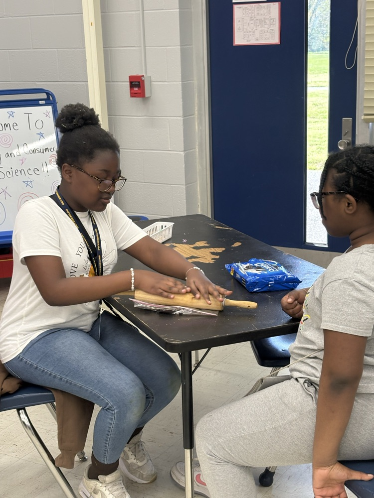 students making Oreo cups