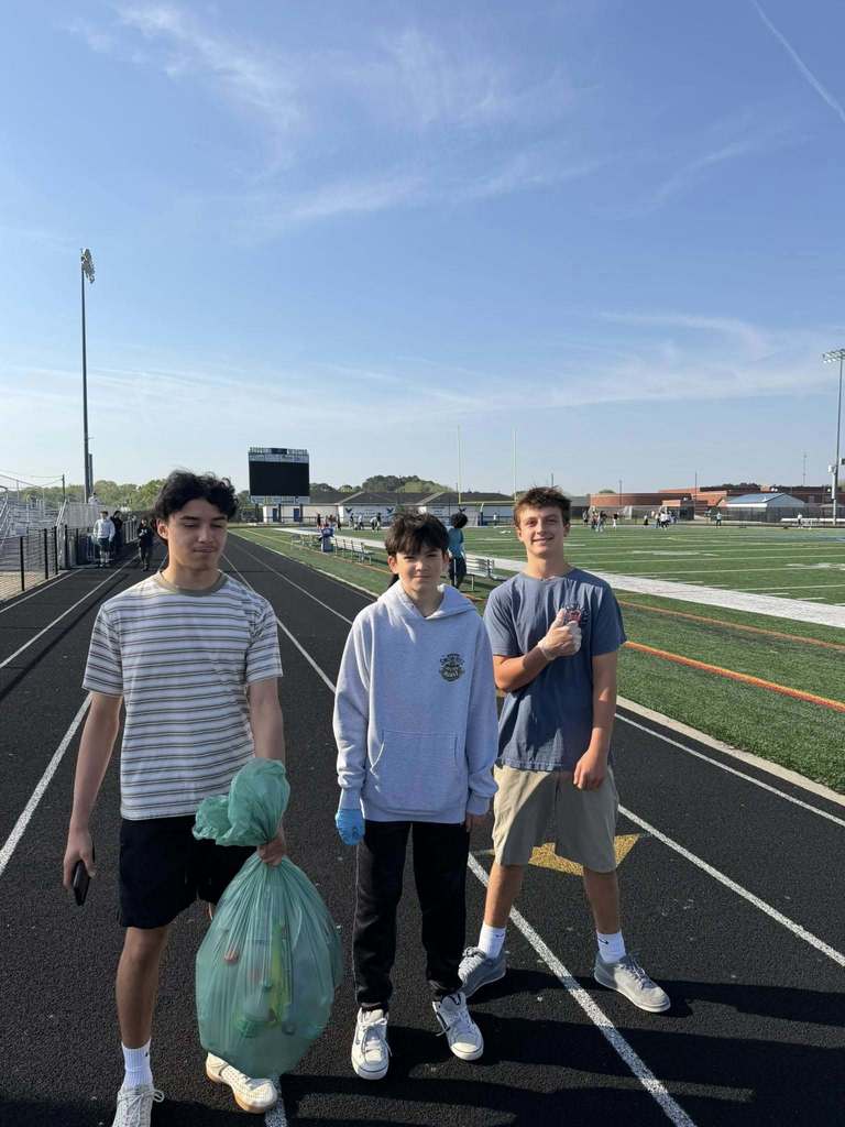 Surfrider Club cleans up SDHS on Earth Day