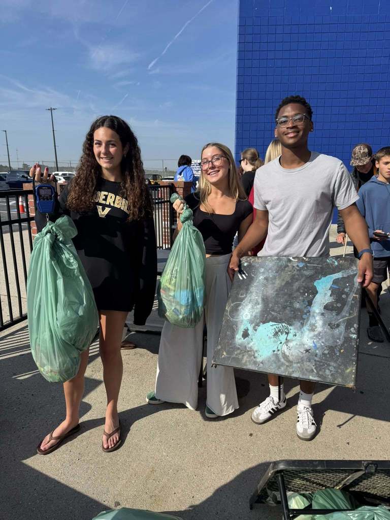 Surfrider Club cleans up SDHS on Earth Day