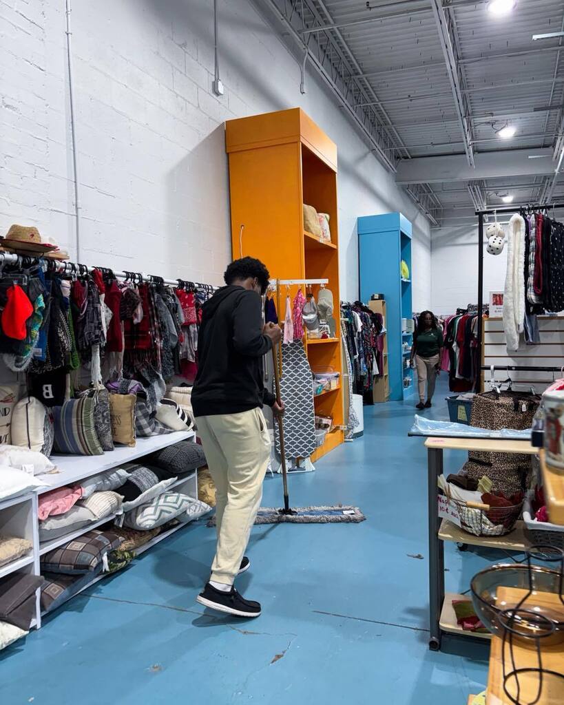 students volunteer at Coastal Hospice Thrift Shop