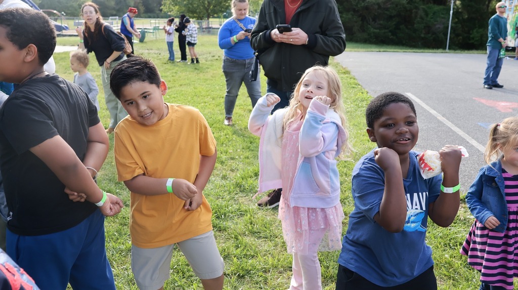 SDHS NHS students volunteer at BIS