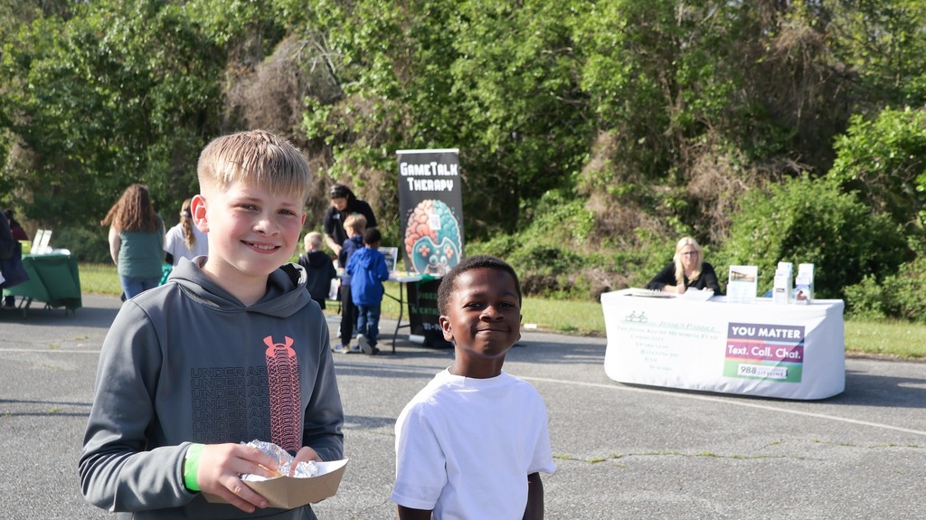 SDHS NHS students volunteer at BIS
