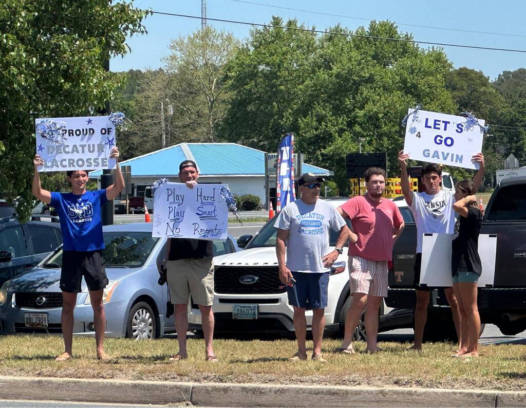 Send-off for Boys LAX at SDHS for State Championship game